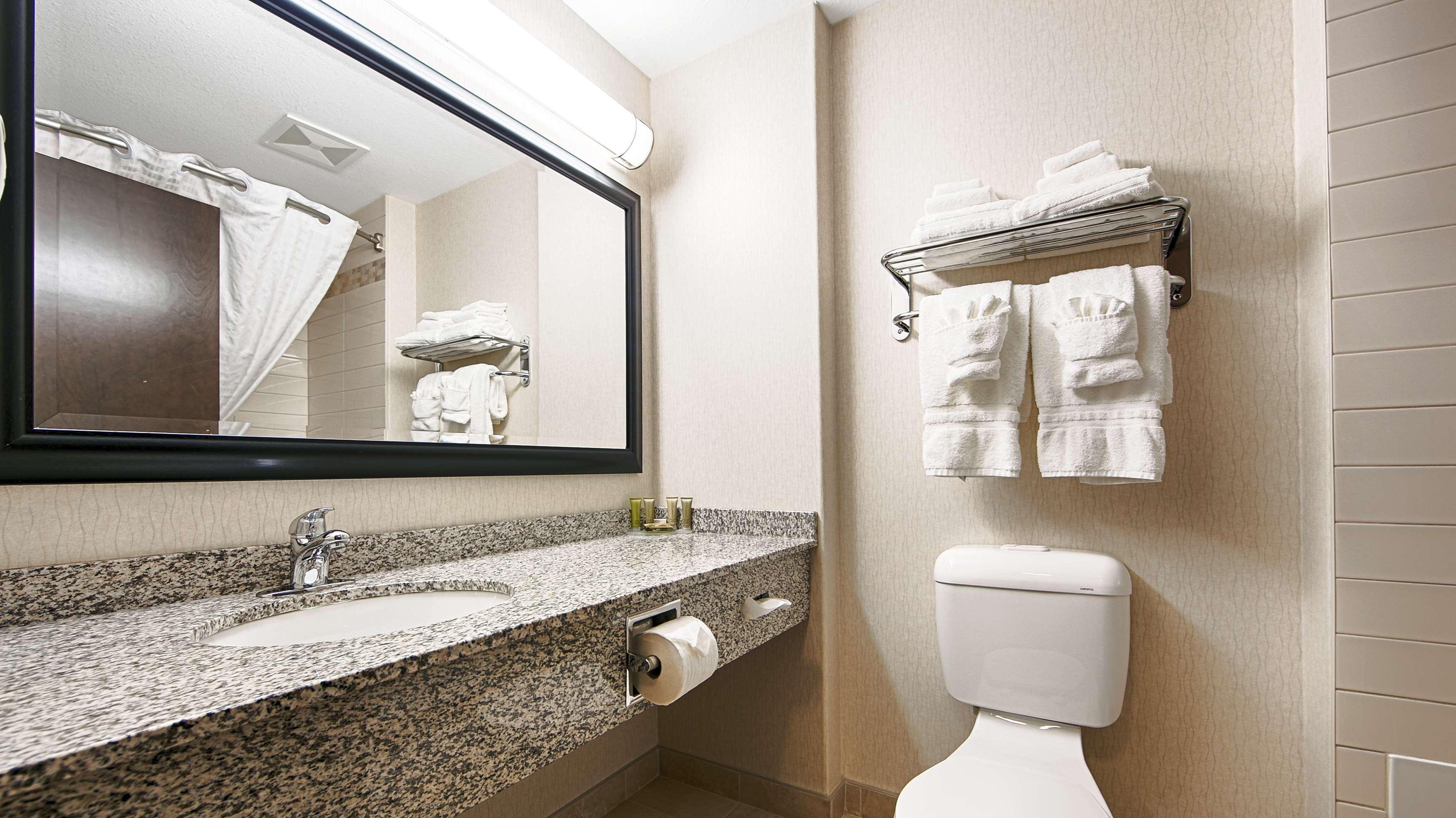 Best Western Wainwright Inn & Suites מראה חיצוני תמונה