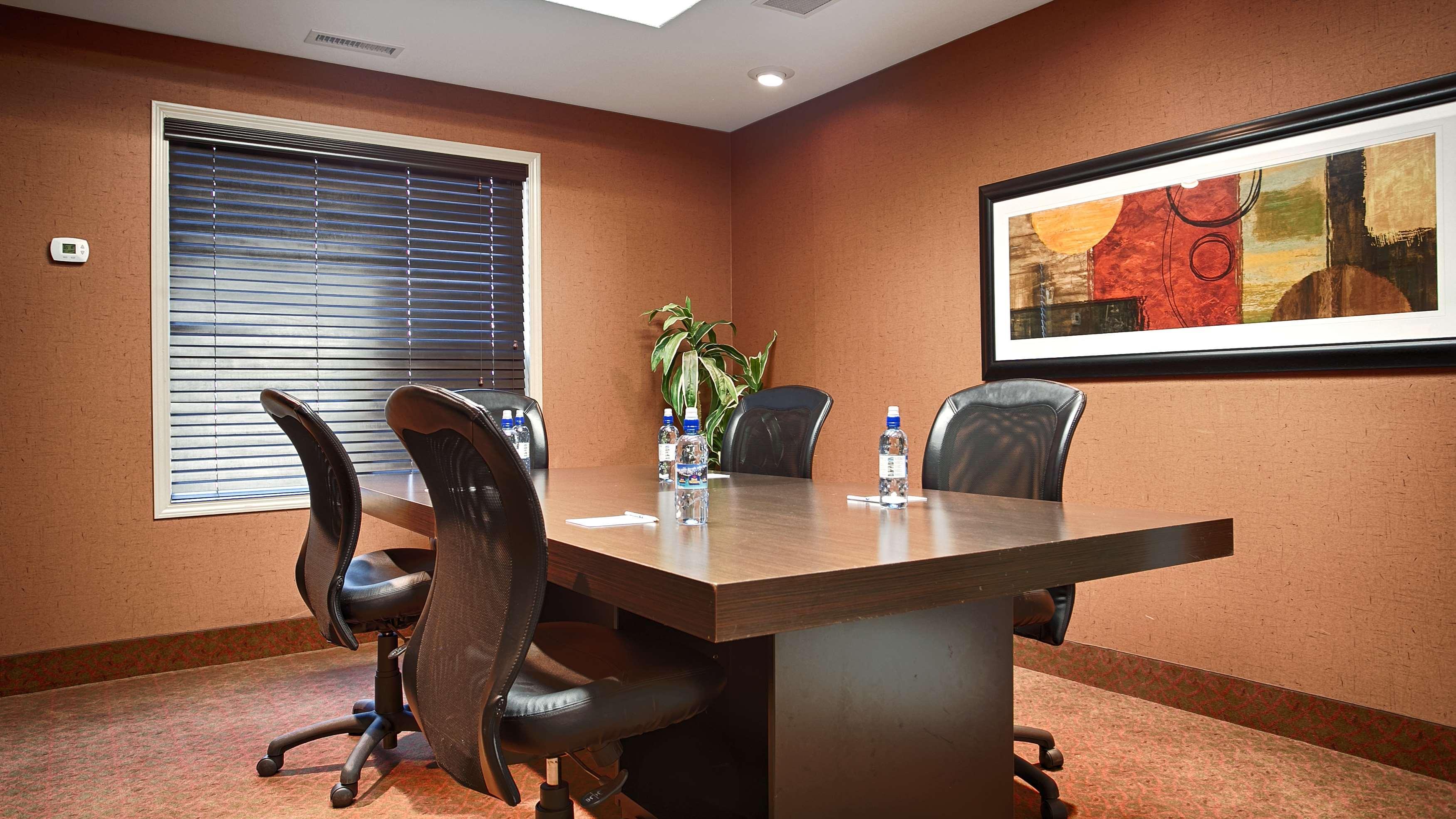 Best Western Wainwright Inn & Suites מראה חיצוני תמונה