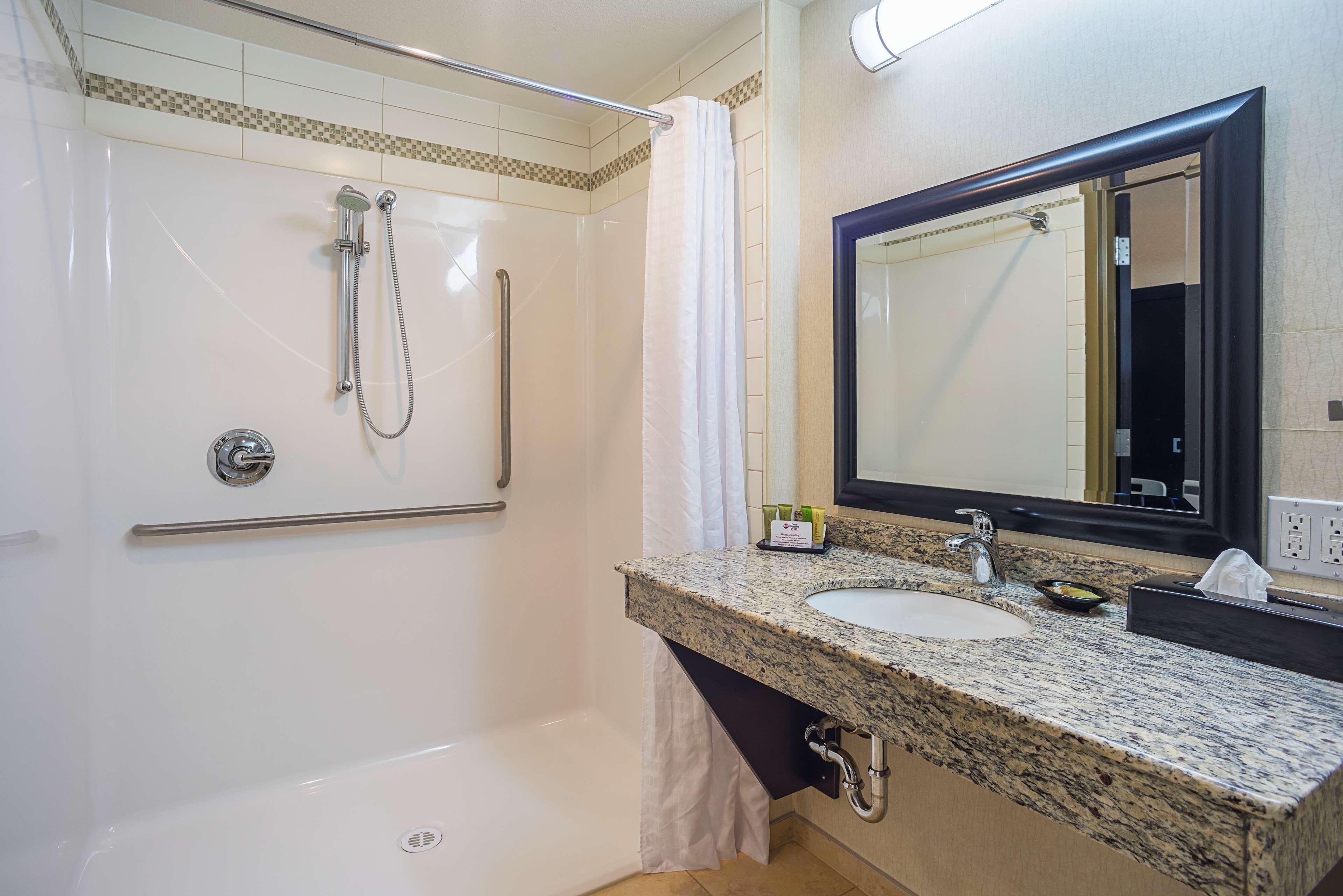 Best Western Wainwright Inn & Suites מראה חיצוני תמונה