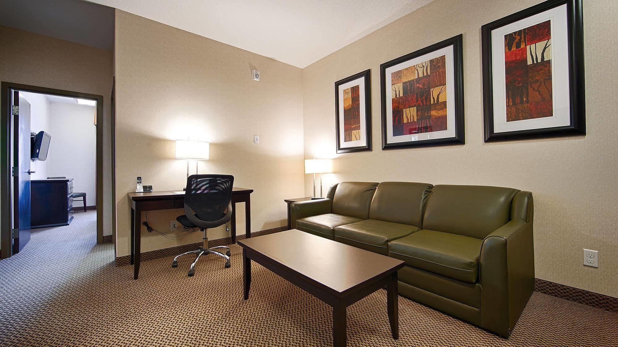 Best Western Wainwright Inn & Suites מראה חיצוני תמונה
