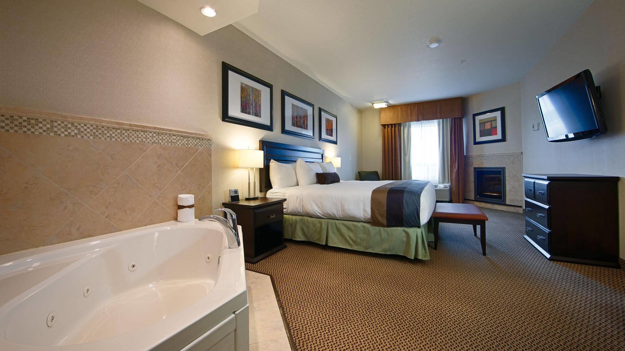 Best Western Wainwright Inn & Suites מראה חיצוני תמונה