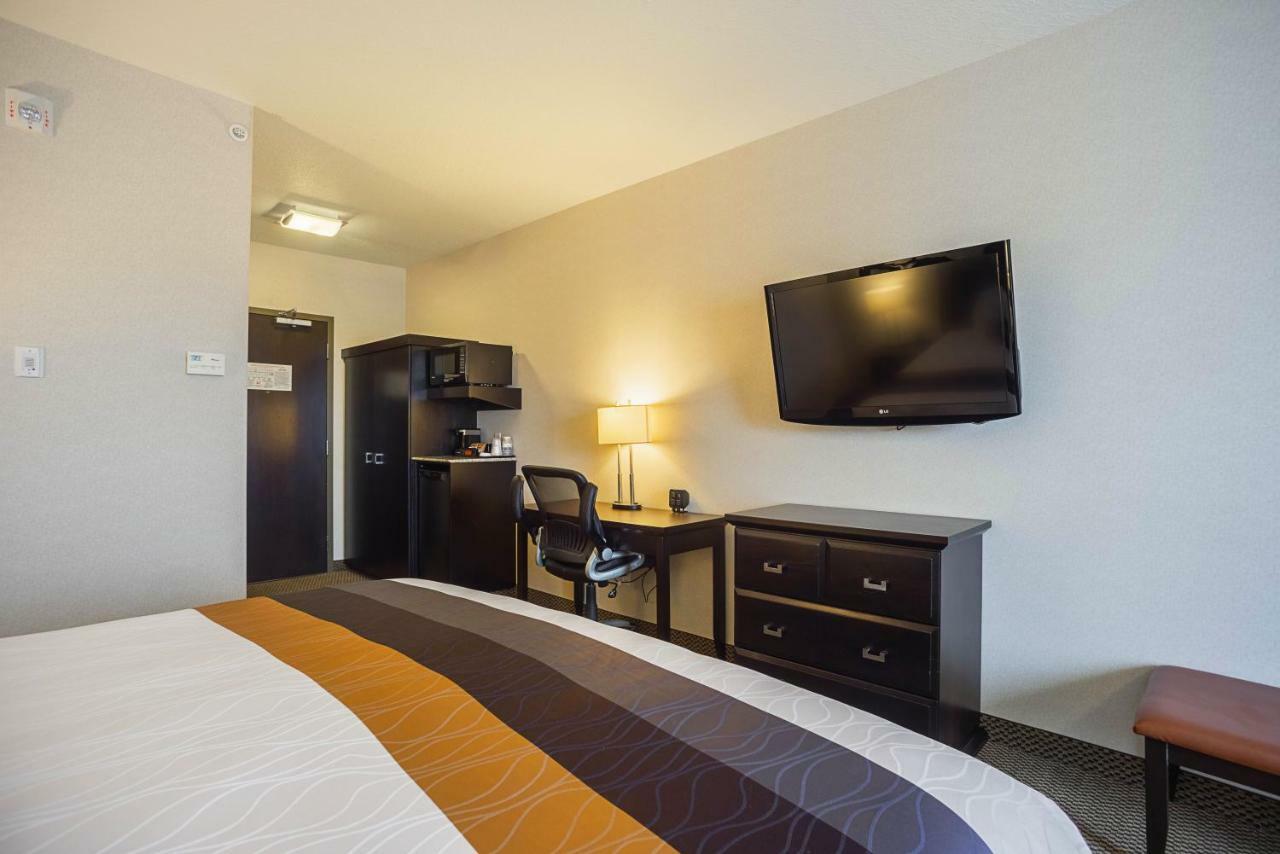Best Western Wainwright Inn & Suites מראה חיצוני תמונה