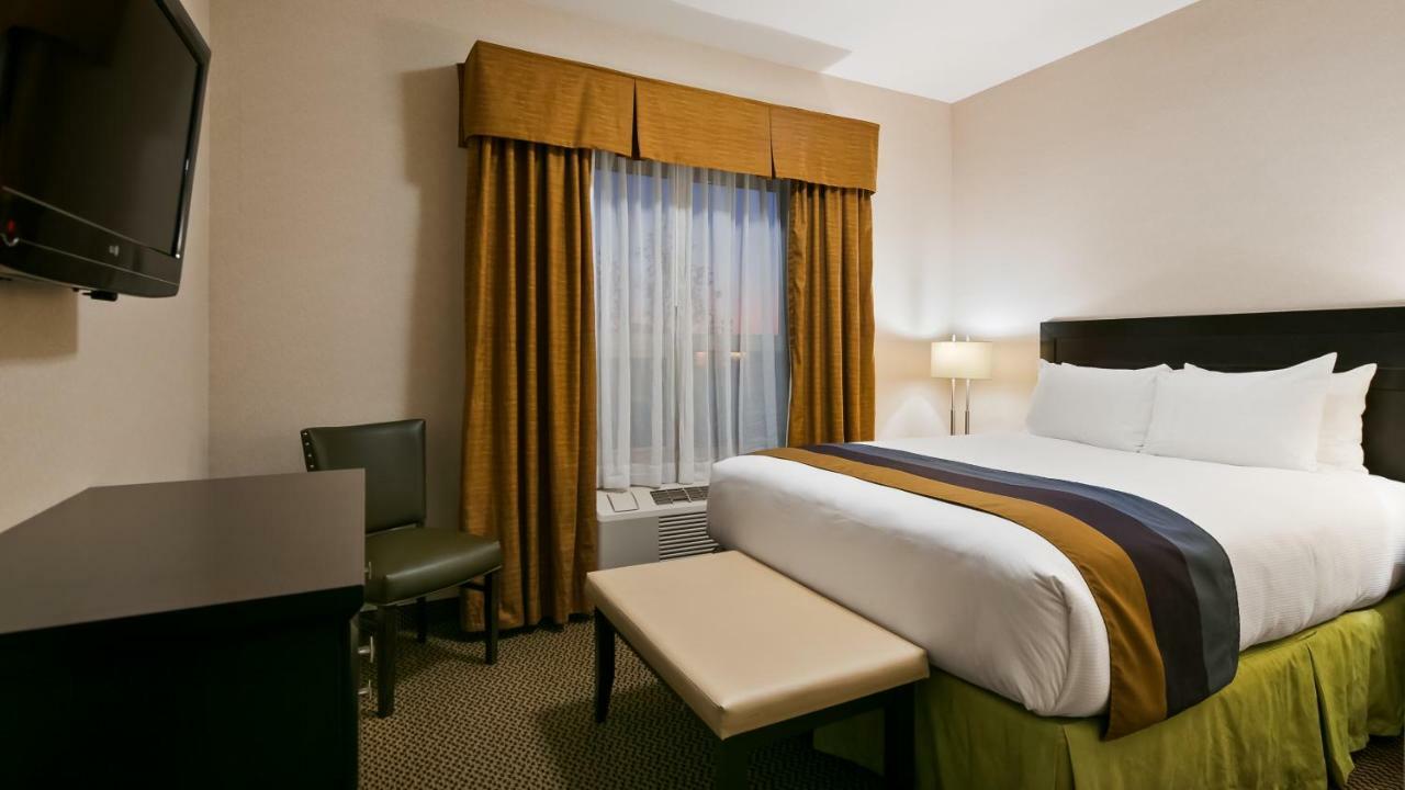 Best Western Wainwright Inn & Suites מראה חיצוני תמונה